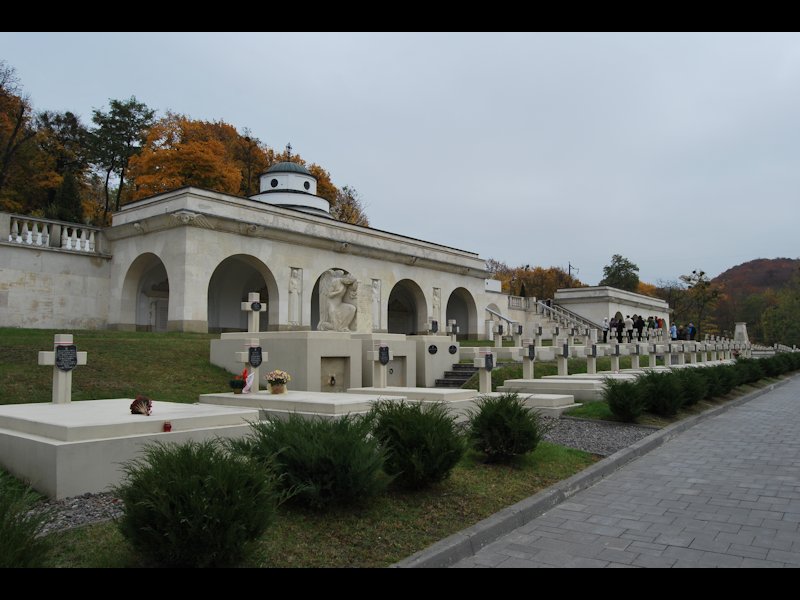 cmentarz jest autonomiczną częścia Cmentarza Łyczakowskiego