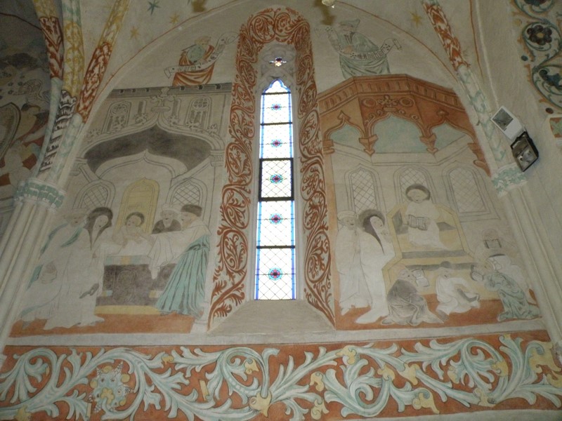 Wnętrze kościoła pokryto malowidłami wczesnogotyckimi,odrestaurowanymi w latach 2010-2012 r. ...
