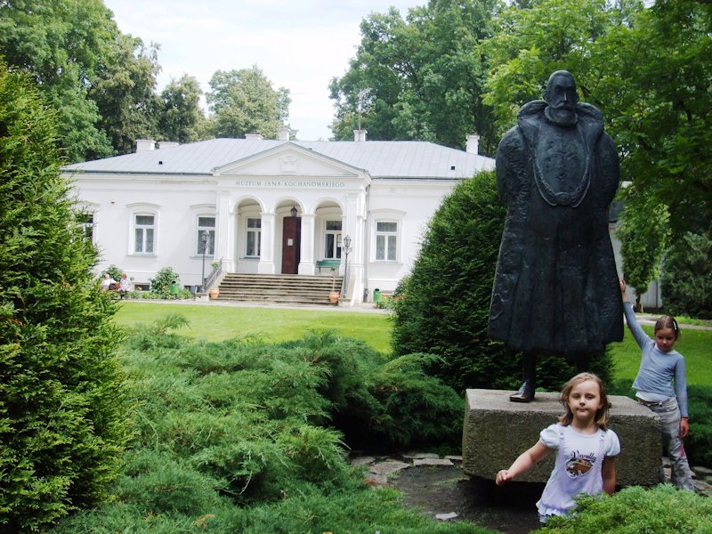 Muzeum mieści się w murowanym dworze Jabłonowskich, pochodzącym z XIX w.