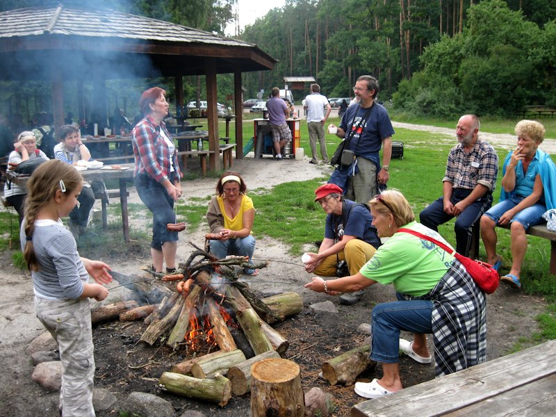 Ale nie samą miłością się żyje…