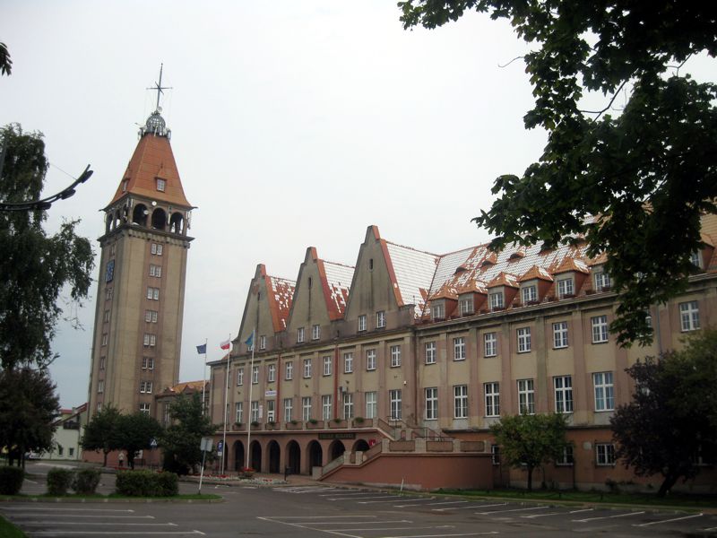 Urząd Miasta we Władysławowie oraz wieża widokowa