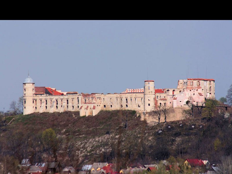 zamek w Janowcu widziany z nadwiślańskich skarp