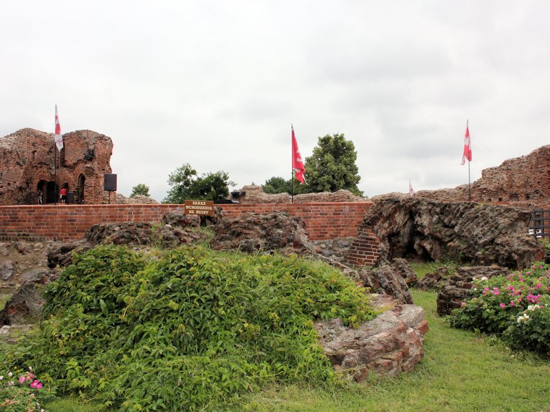 Starannie zabezpieczone  ruiny zamku krzyżackiego