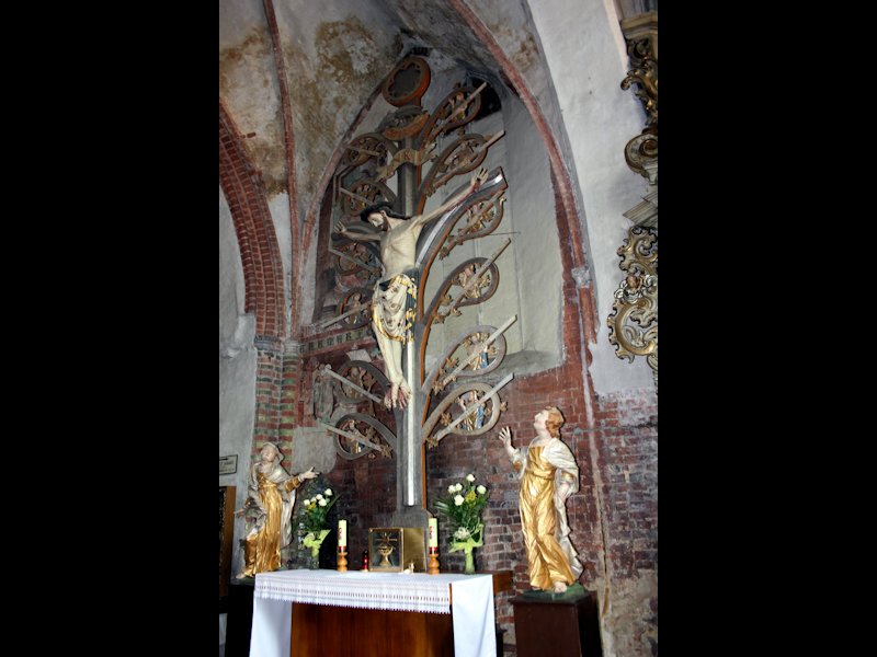 Chrystus wiszący na drzewie życia- w kościele pw.św.Jakuba