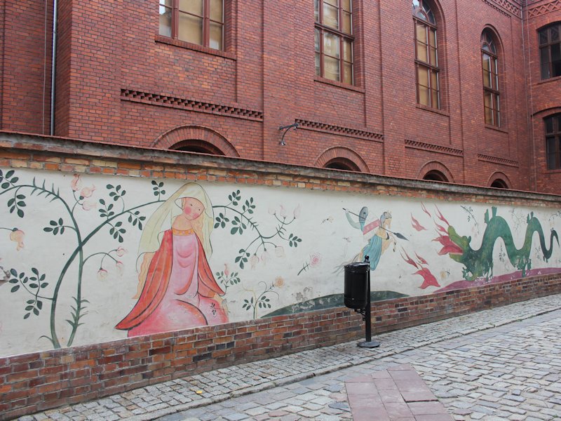 Bajkowy toruński mural – piękny