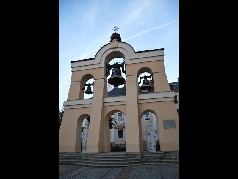 Wolnostojąca dzwonnica przynależna do Soboru greckokatolockiego