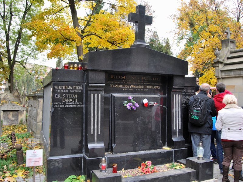 grobowiec Riedlów - tu spoczywa wybitny matematyk, Stefan Banach