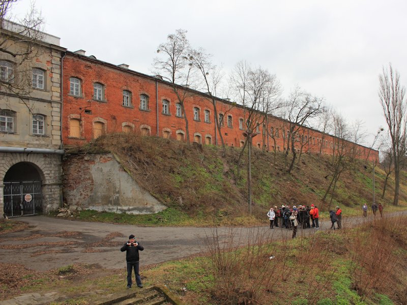 Widok ogólny koszar obronnych, najdłuższych w Europie, dł.2250 m