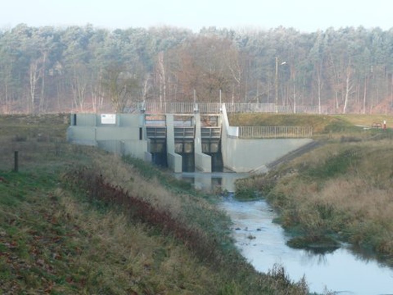 W drodze powrotnej natrafiliśmy na zaporę  spiętrzającą wody Skrwy w pobliżu ujścia do Wisły