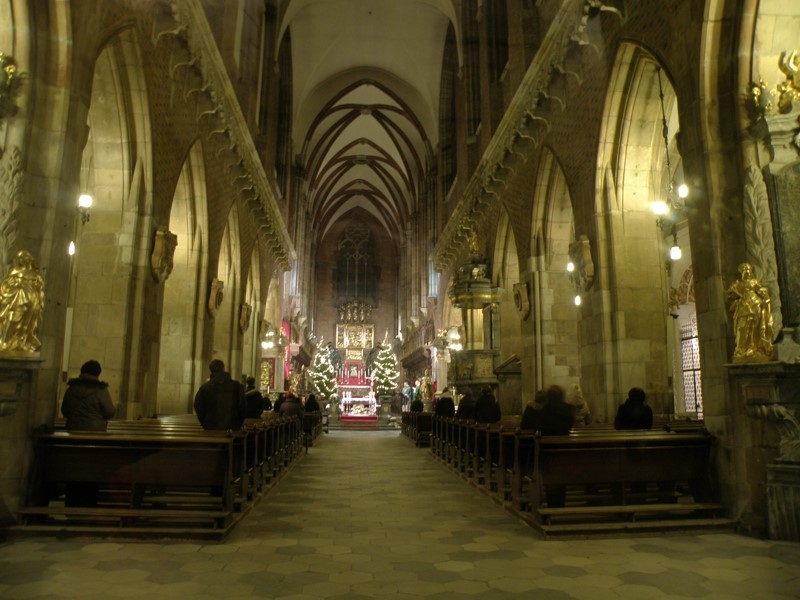 Gotyckie wnętrze Archikatedry wrocławskiej