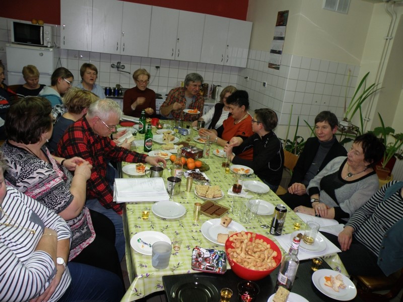 Po mroźnym spacerze pora na rozgrzewkę, śpiew...