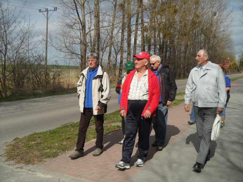 Wyruszamy na piątkowy spacer po Sztumie na czele z Jurkiem, naszym przewodnikiem