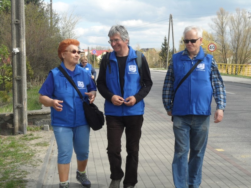 Idziemy w okolicznościowych kamizelkach