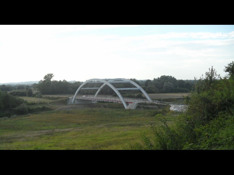 Współczesny most na rzece Stradomce