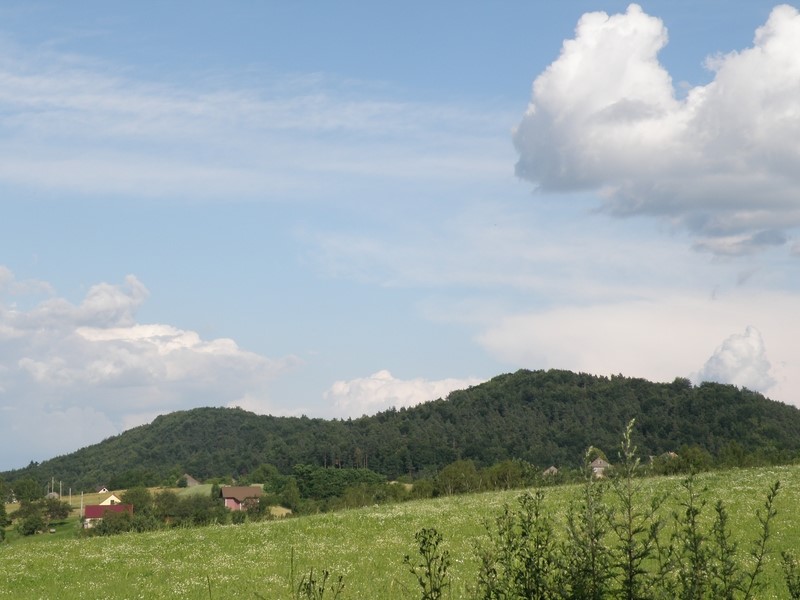 W wdrwce towarzyszyy nam okoliczne wzniesienia - ysa Gra i Sikornica