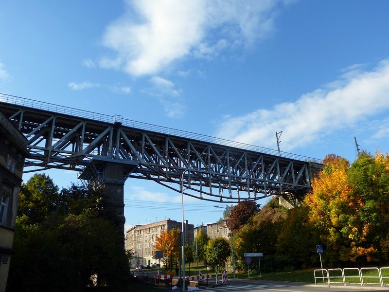 Wyruszamy spod wiaduktu kolejowego w Wałbrzychu-Podgórzu