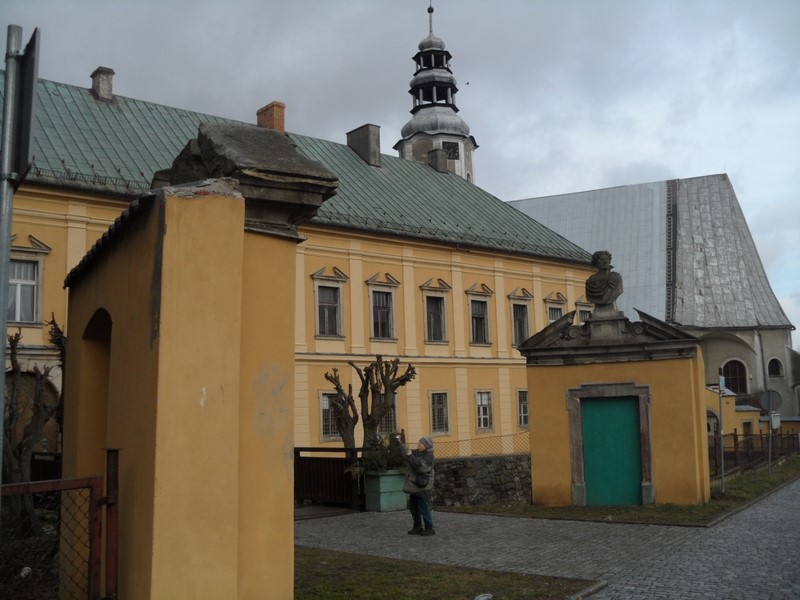 Barokowe skrzydło wschodnie z przejazdem bramnym