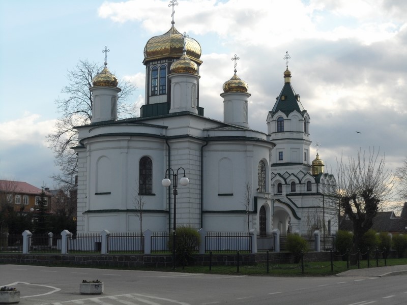 Nieopodal piękna bryła cerkwi prawosławnej pw.Aleksandra Newskiego z 1853 r