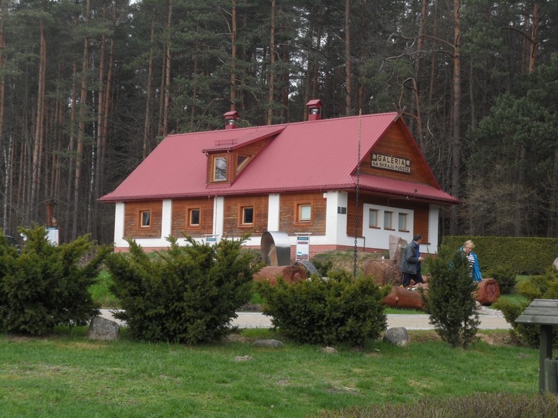 Poczopek - GALERIA NA SKRAJU PUSZCZY - obiekt edukacyjny nadleśnictwa Krynki