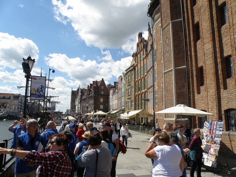 ...przeszliśmy Bramą Mariacką nad brzeg Motławy