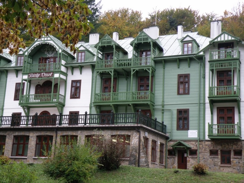 ...oraz Sanatorium BIAŁY ORZEŁ wybudowany w 1912r., z akcentami stylu weneckiego.