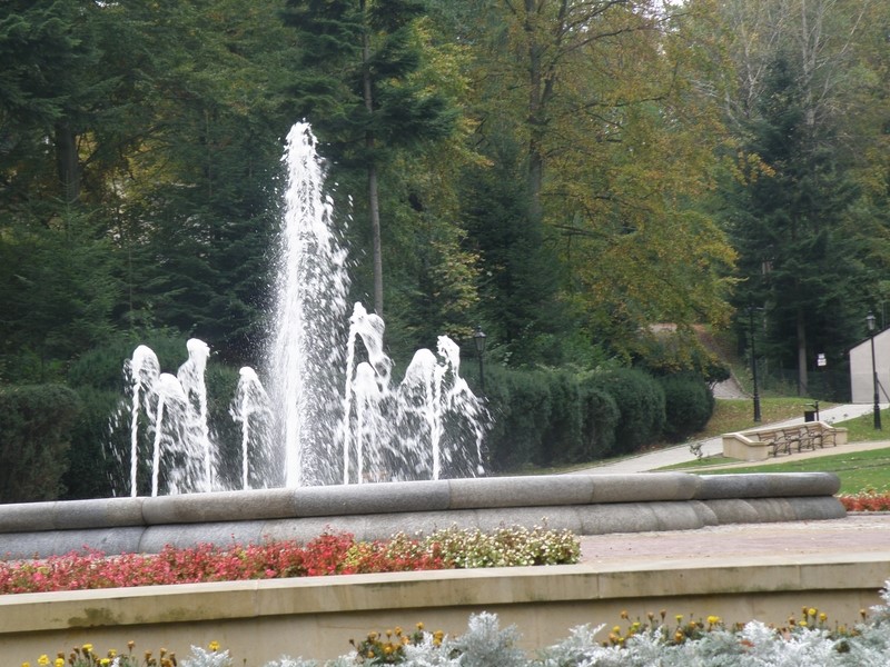 Kolista  fontanna znajduje się w centralnym punkcie Parku Zdrojowego