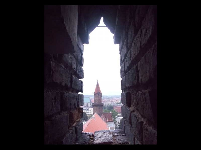 ...z której możemy zobaczyć drugą zamkową wieżę - św.Jadwigi