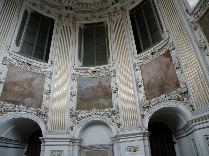 Oktagonalną barokową kaplicę powstałą z przebudowy prezbiterium gotyckiego kościoła