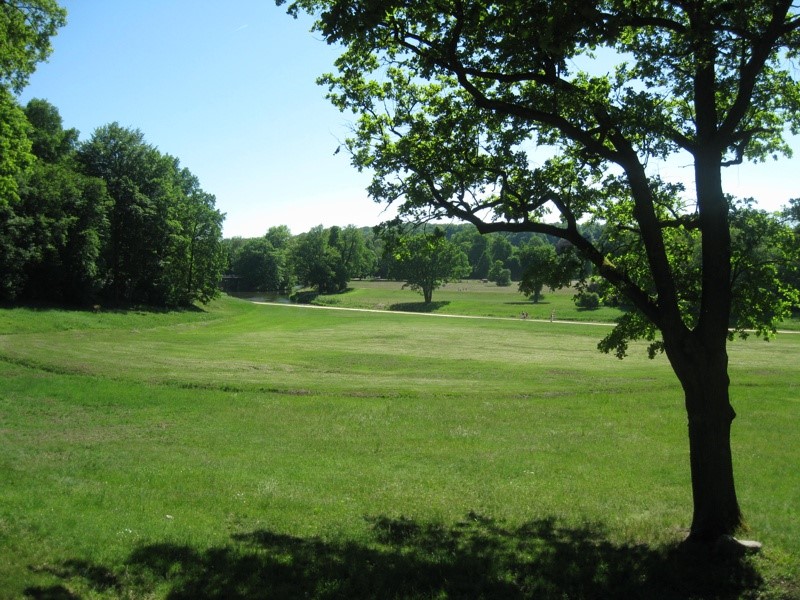 PARK MUŻAKOWSKI w Łęknicy, do którego wkrótce docieramy, został w 2004 r.uznany za Pomnik Historii oraz wpisany na listę UNESCO