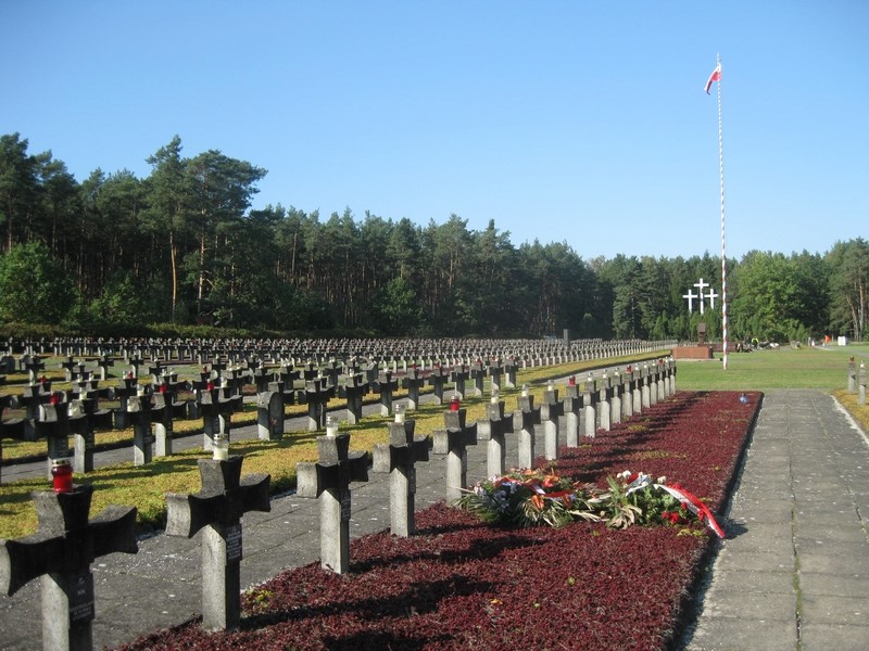 Od pierwszych lat okupacji niemieckiej Palmiry stały się dla Warszawy symbolem śmierci